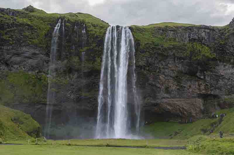 Islandia 087 - catarata de Seljalandsfoss.jpg
